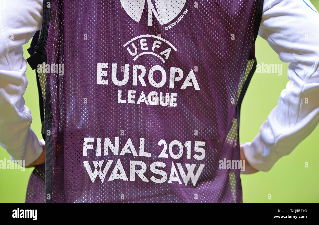 Varsavia, Polonia - 27 Maggio 2015: Shirtfront con Europa League logo sul lettore durante la sessione di allenamento prima della UEFA Europa League gioco finale Dnipr Foto Stock