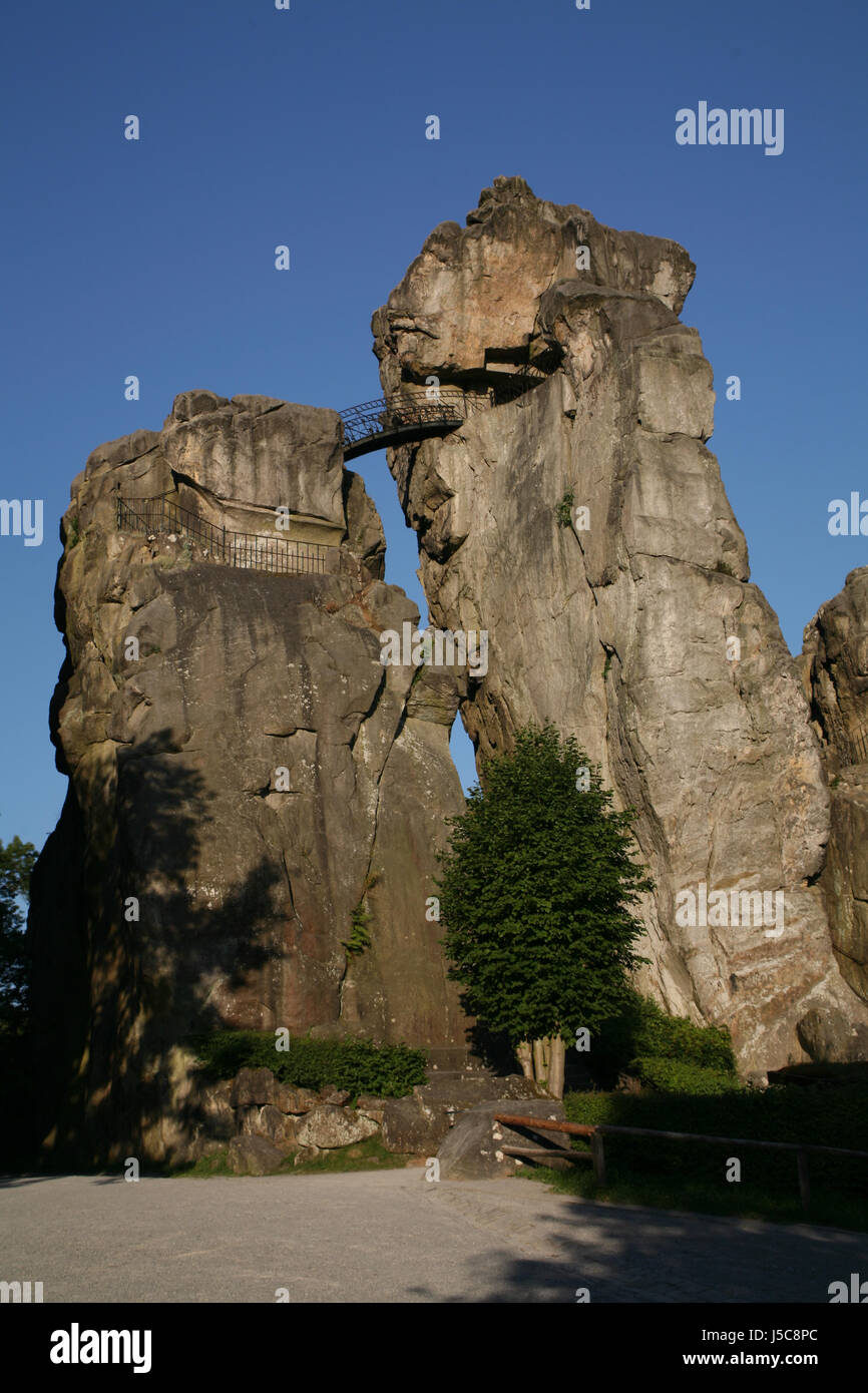 Grande grande enorme extreme potente immenso imponente roccia pertinenti visite turistiche Foto Stock