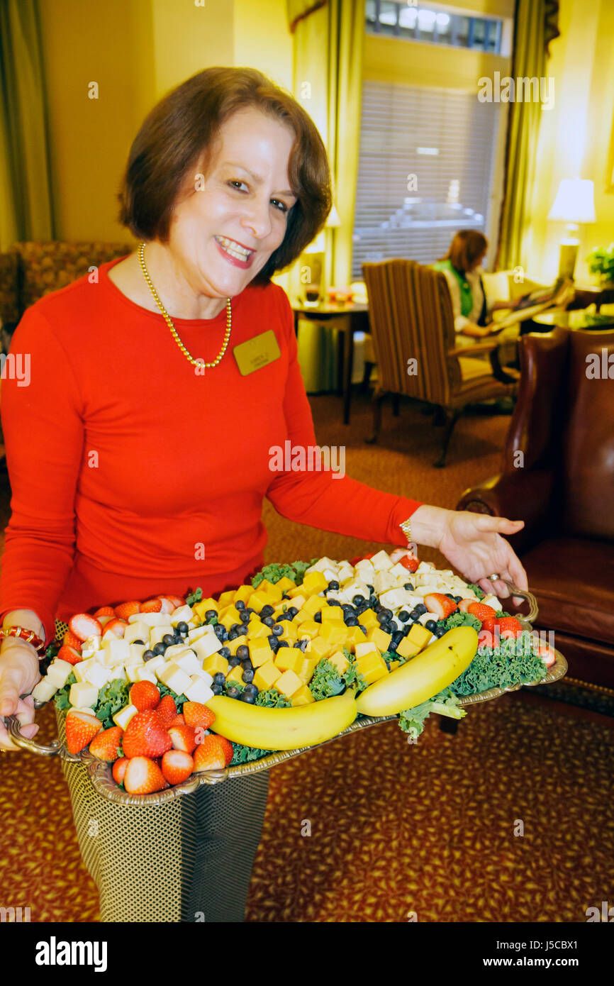 Georgia Savannah, Savannah Historic District, Reynolds Square, Abercorn Street, Planters Inn, hotel boutique, alberghi, alloggio, hall, donna donne adulte Foto Stock