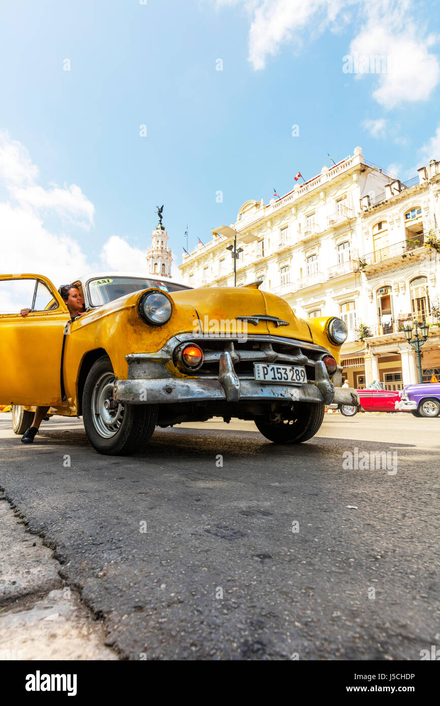 Vecchia auto americane a Cuba, auto cubano, tipico cubano cubano auto veicolo automobile in Cuba, Cuba Auto, Auto cubano, Havana auto, parcheggiata, tipico, blu Foto Stock