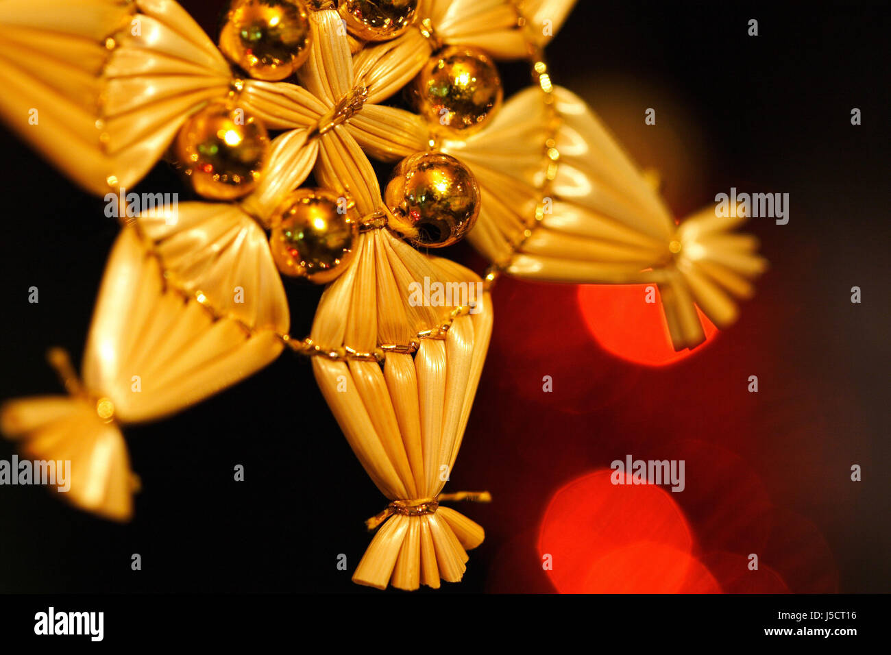 Luci abete brillantezza ornamento fare artigianato decorazioni natalizie Foto Stock