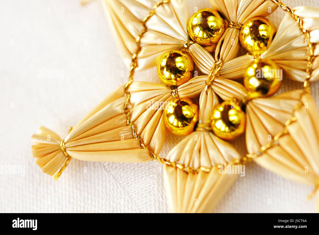 Luci abete brillantezza ornamento fare artigianato decorazioni natalizie Foto Stock