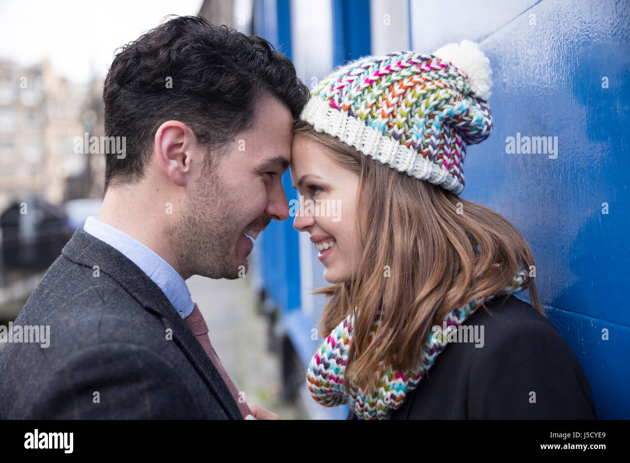 Close-up del ritratto di una giovane coppia romantica. Foto Stock