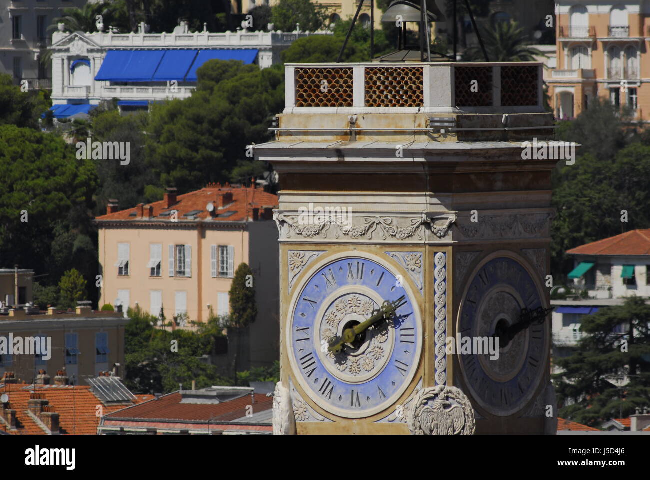 Orologio della chiesa Francia chiese campanile nice Provence blu cielo chiesa-orologio nice Foto Stock