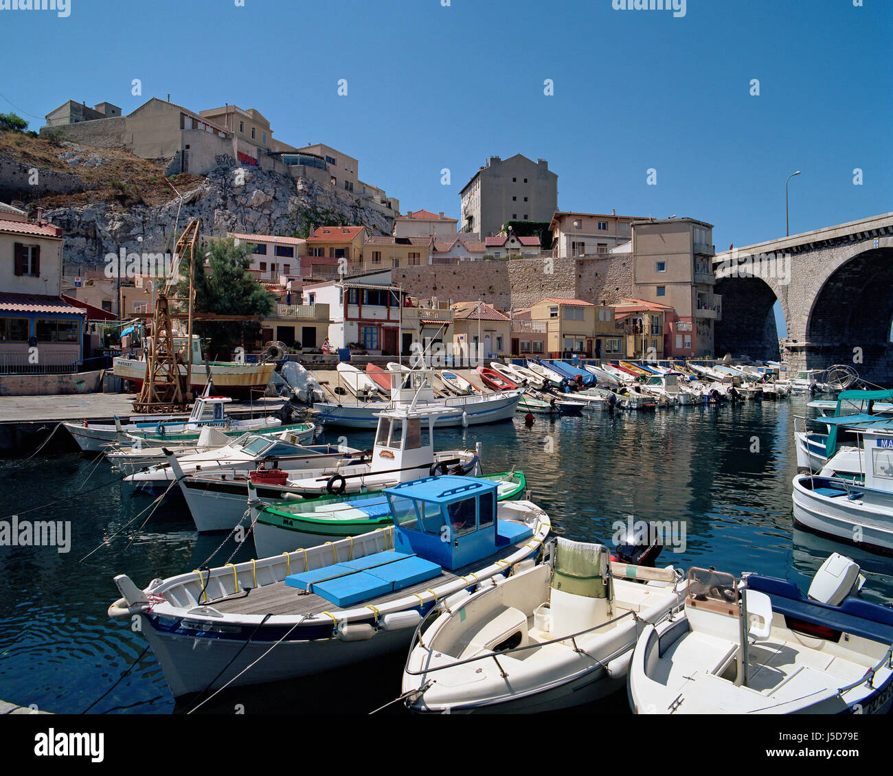 Turismo porto porti Francia idillio barche da pesca Provence blu cielo marsiglia Foto Stock