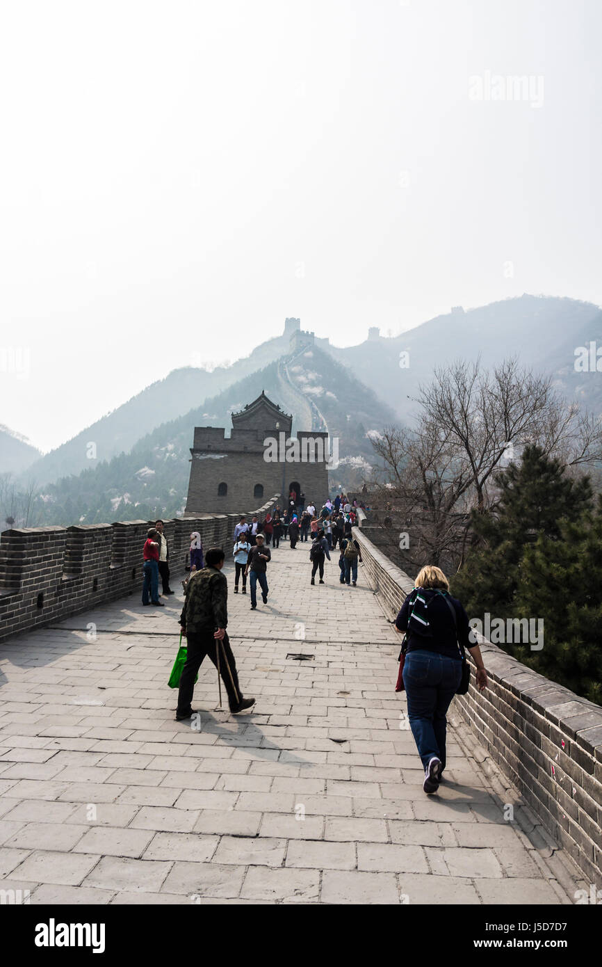 Pechino, Cina- CIRCA NEL MARZO 2014:-La grande muraglia si estende per oltre 4000 km che separa la Cina dalla Mongolia. Foto Stock