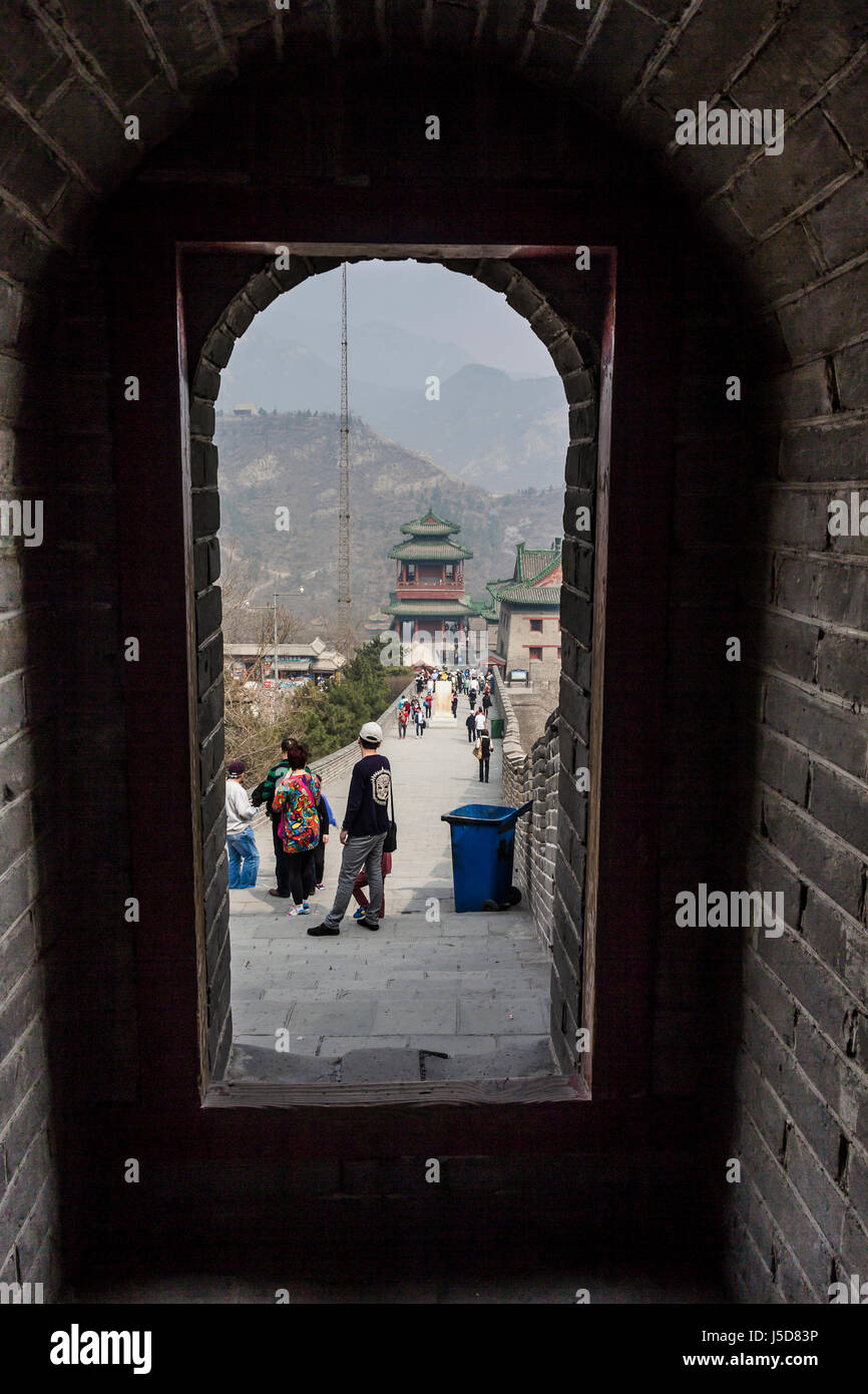 Pechino, Cina- CIRCA NEL MARZO 2014:-La grande muraglia si estende per oltre 4000 km che separa la Cina dalla Mongolia. Foto Stock
