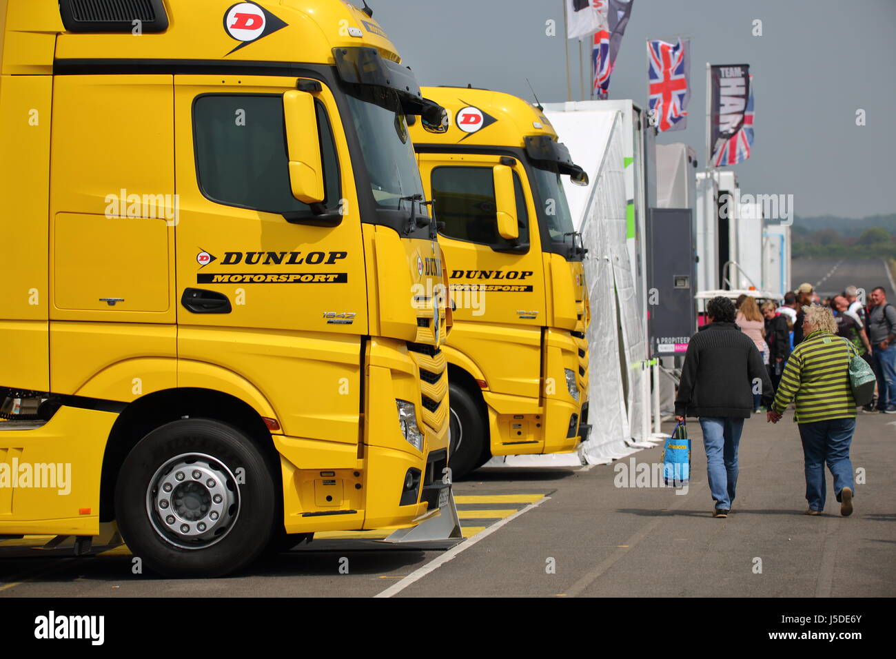 Assistenza Renault Trucks nel paddock di Thruxton race course durante6th e il 7 di maggio 2017 Foto Stock