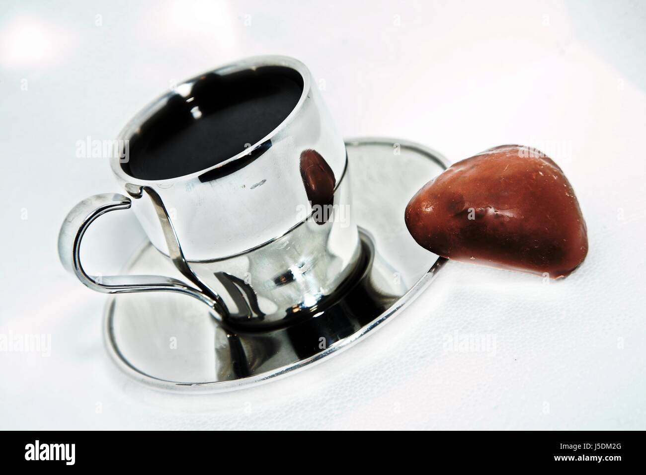 Dolce tazza piattino cromo semiluxury cibo caffè espresso caffeina maniglia Foto Stock