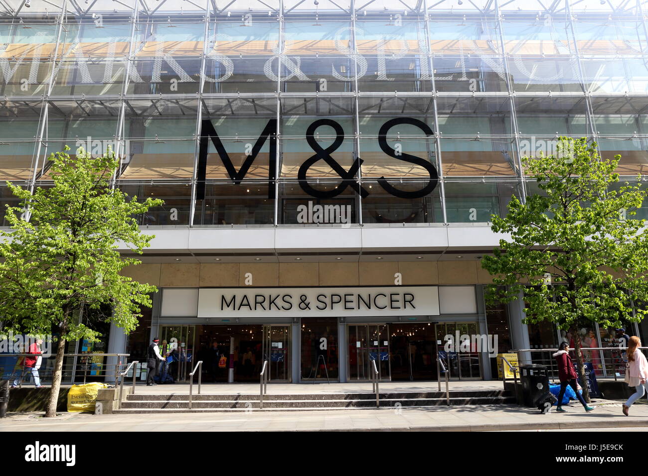 Retail business marks and spencer shop front immagini e fotografie