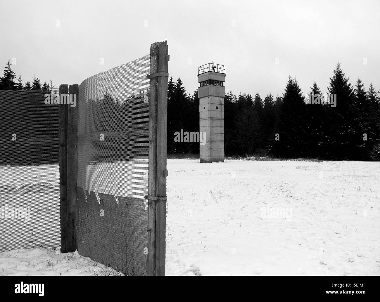 Controllare storia torre memorial tree alberi vigile museo soldati di recinzione monitoring Foto Stock