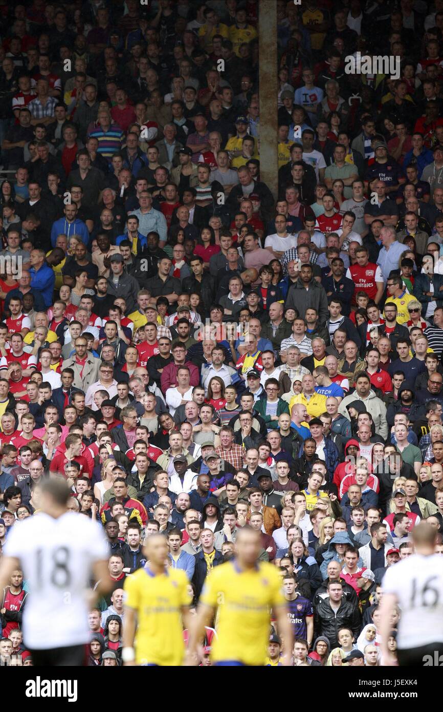 I tifosi dell'ARSENAL FULHAM V ARSENAL Fulham Craven Cottage Londra Inghilterra 24 Agosto 2013 Foto Stock