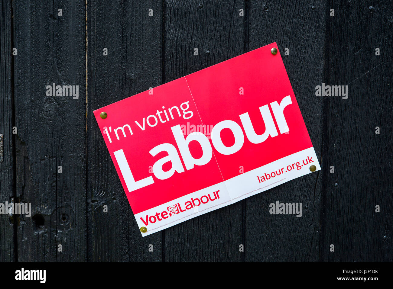 Elezioni generali 2017 - Voto Poster del lavoro segnato alla porta Foto Stock