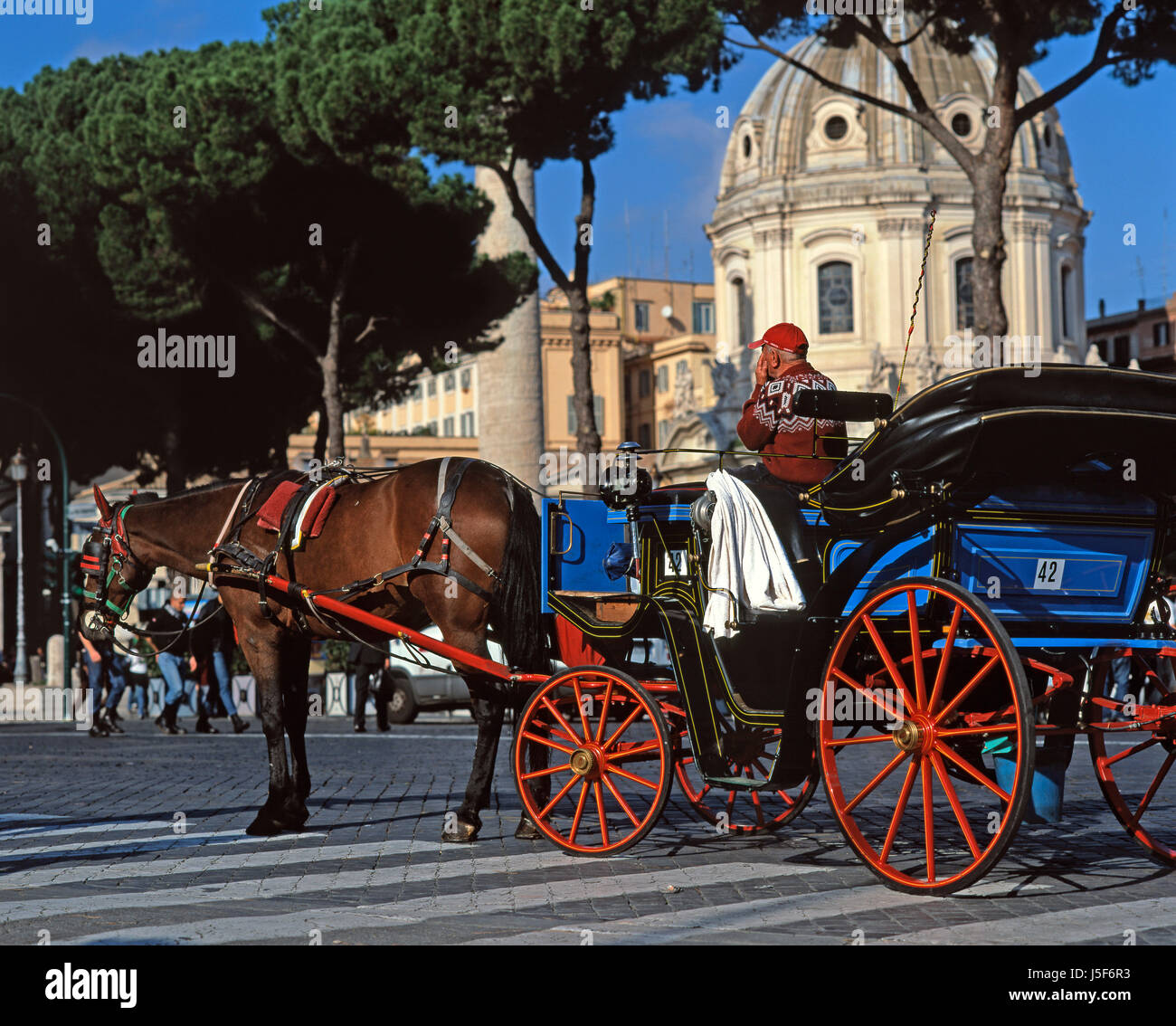 Turismo città vecchia Roma Roma cocchiere tradizionale città italiana di trasporto del pannello Foto Stock