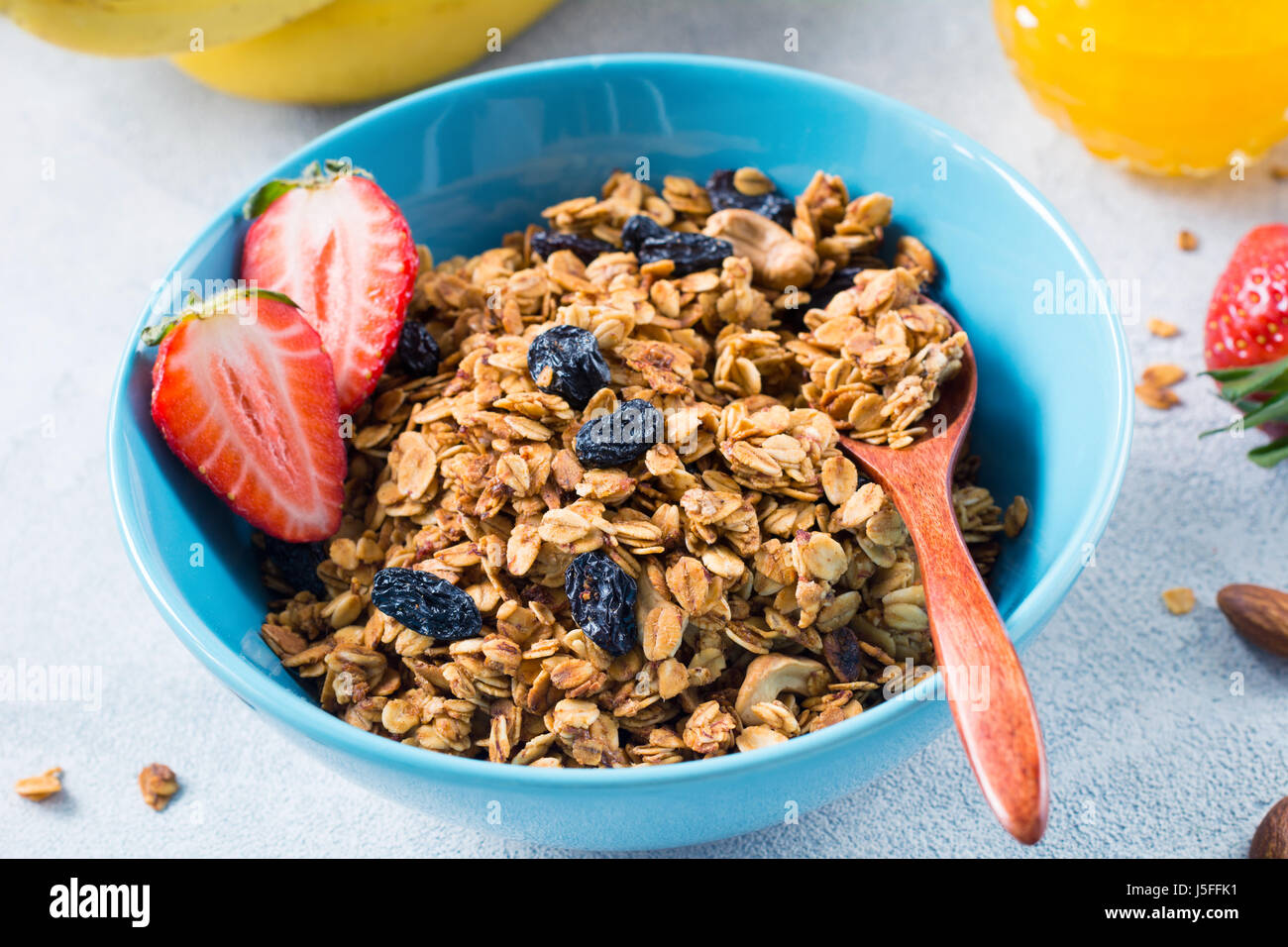 Muesli fatti in casa nella ciotola. Cibo sano e sana prima colazione il cibo Foto Stock