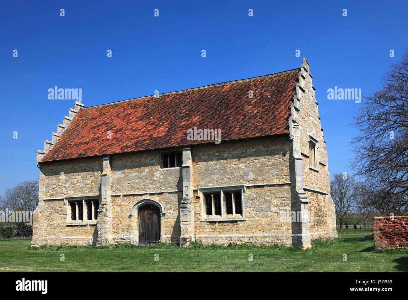 Il Willington Colombaia e maneggio di uno storico edificio del XVI secolo, Willington village, Bedfordshire, England, Regno Unito Foto Stock
