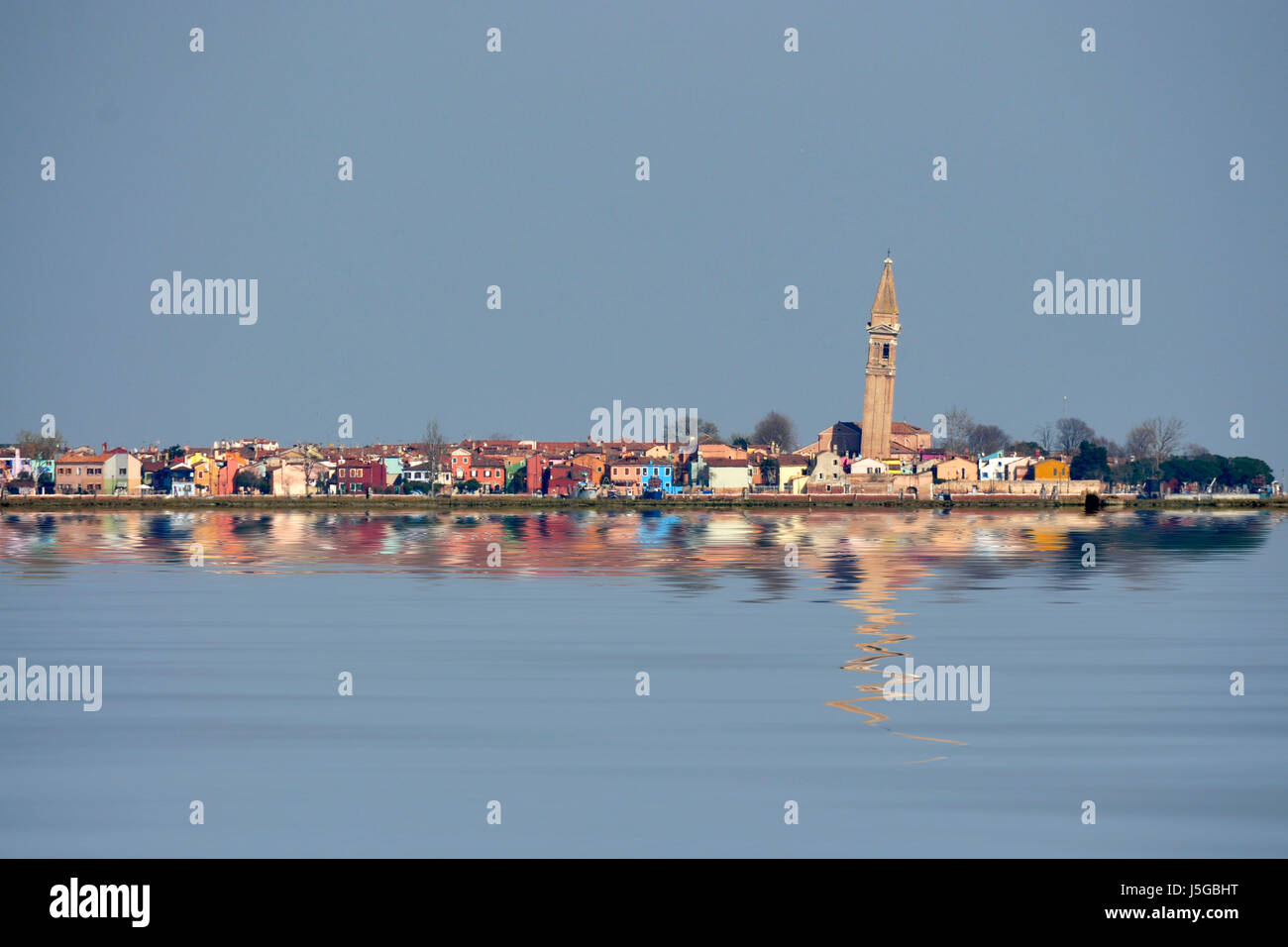 Vista Panormic dell isola di Burano dalla laguna, vicino Venezia in Italia Foto Stock