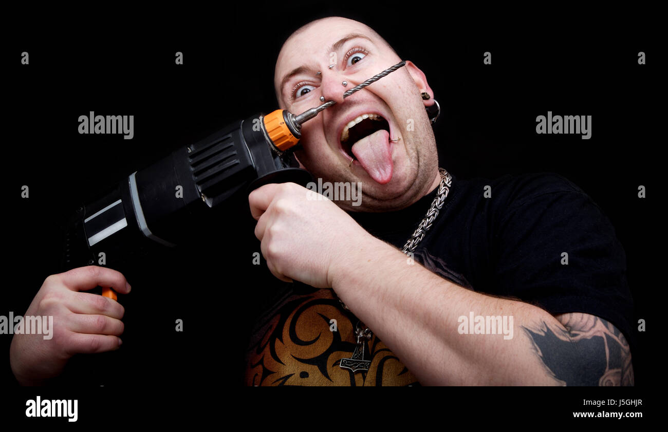 Guy bocca denti ponte linguetta processore occhi Gioielli Gioielleria argento dolore Foto Stock