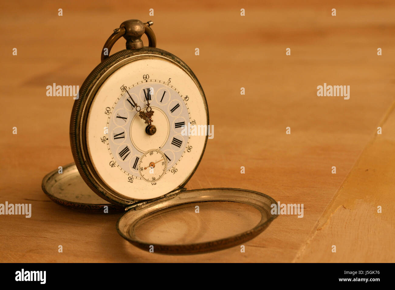 Modello storico progetto design concept bozza del piano di tempo di clock di metallo orizzontale Foto Stock