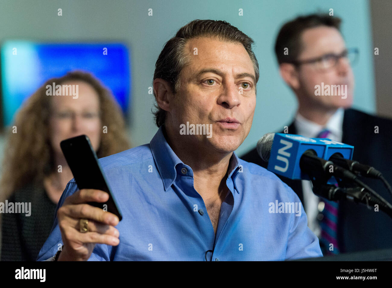 Peter Diamandis, X Prize Foundation Presidente e Presidente Esecutivo di Singularity University, è visto parlando con la stampa. In seguito i due giorno lungo Forum sulla scienza, la tecnologia e l innovazione in relazione a obiettivi di sviluppo sostenibile (SDG), l'Organizzazione delle Nazioni Unite ha ospitato una speciale "DG Evento di azione " tecnologia e innovazione che ha riunito technology corporation dirigenti, accademici e politici. In seguito all'apertura discorsi programmatici dall Assemblea Generale Presidente Peter Thomson, relatori Astro Teller (Google X), Peter Diamandis (X Prize Foundation e Singul Foto Stock