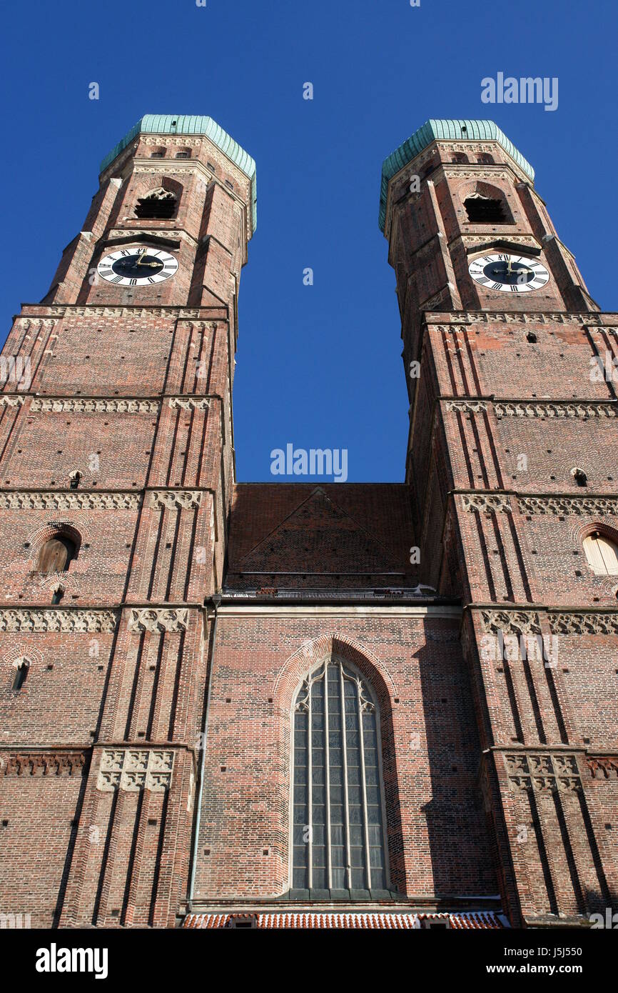 Hall blue tower chiesa city town lady tree cielo paradiso attrazione della Cattedrale Foto Stock