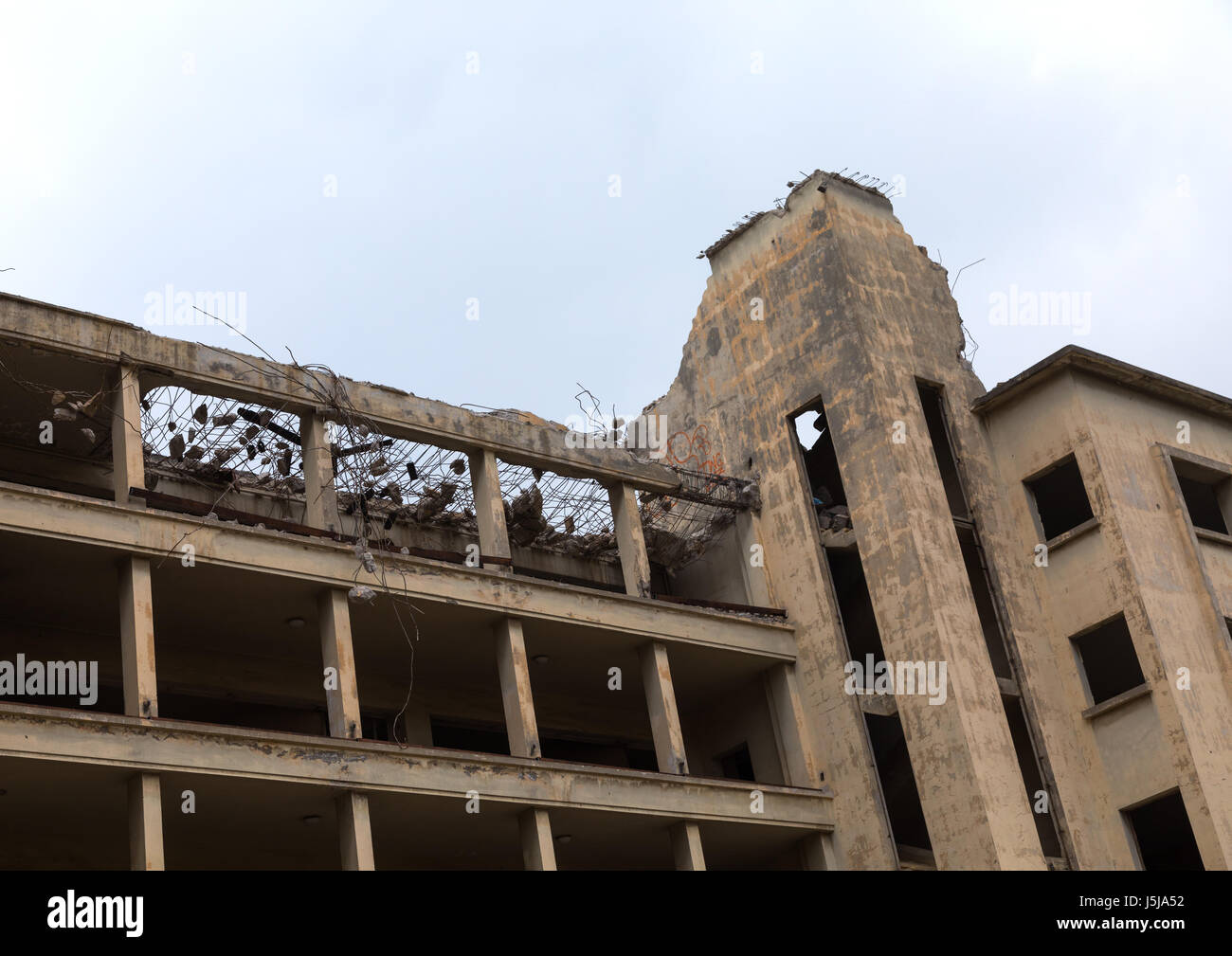 Edificio distrutto dalla guerra nel Mar Mikhaël, Governatorato di Beirut, Beirut, Libano Foto Stock