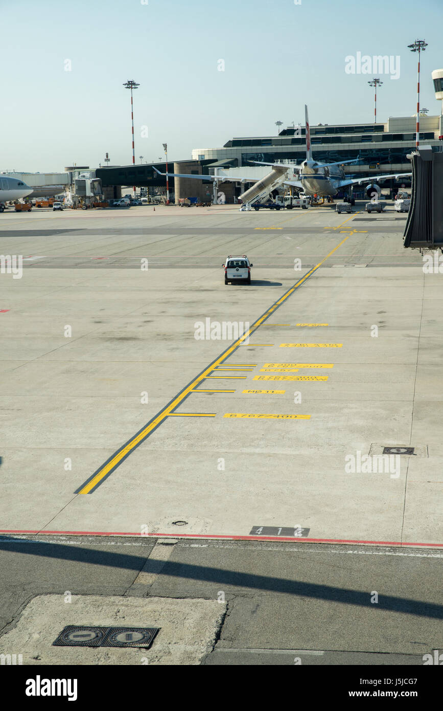 La Tarmac all aeroporto internazionale di Milano Malpensa, Milano, Italia Foto Stock