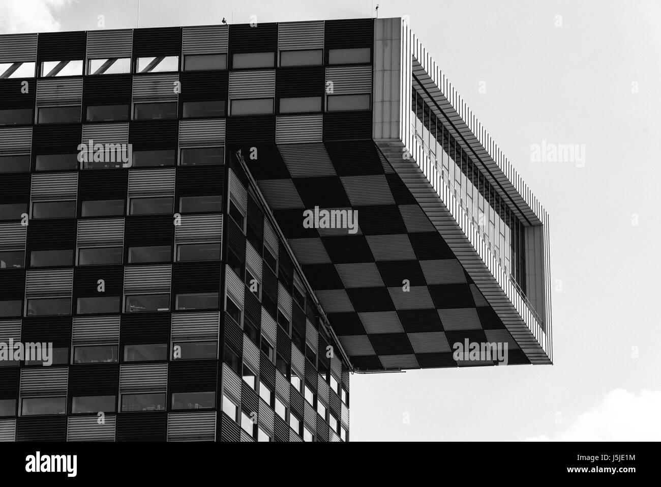 Rottedam, Paesi Bassi - 6 agosto 2016: architettura moderna edificio per uffici a Rotterdam. ultimi anni molte nuove torri sono sorti e nuovo iconico b Foto Stock
