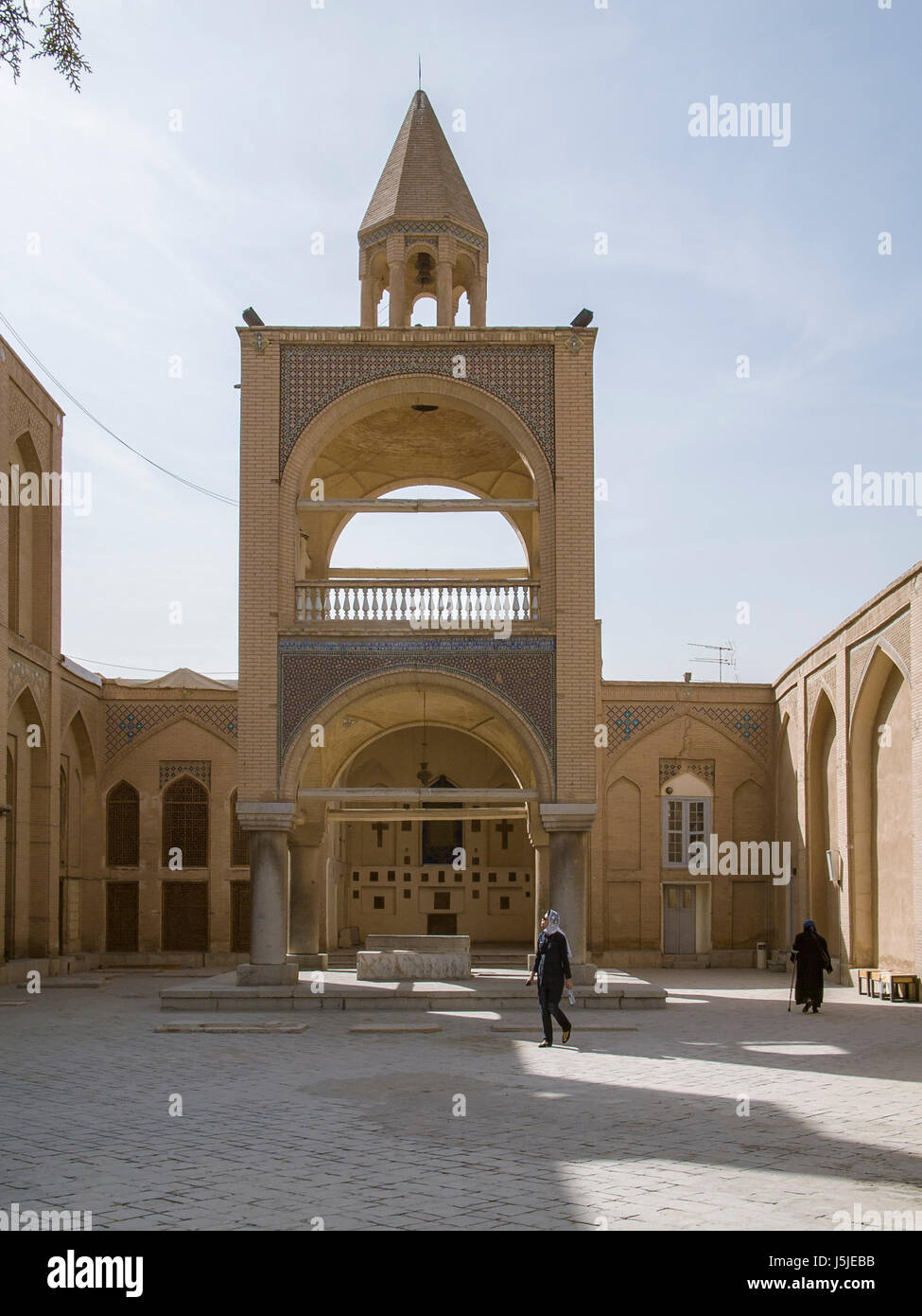 La torre campanaria e il cortile, tutti i salvatori Cattedrale, nota anche come la cattedrale di vank, Isfahan, Iran Foto Stock