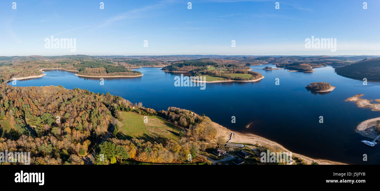 Francia, Creuse e Haute Vienne, Vassiviere lago, nel centro isola di Vassivière e il suo Centro Internazionale di Arte e Paesaggio (vista aerea) Foto Stock