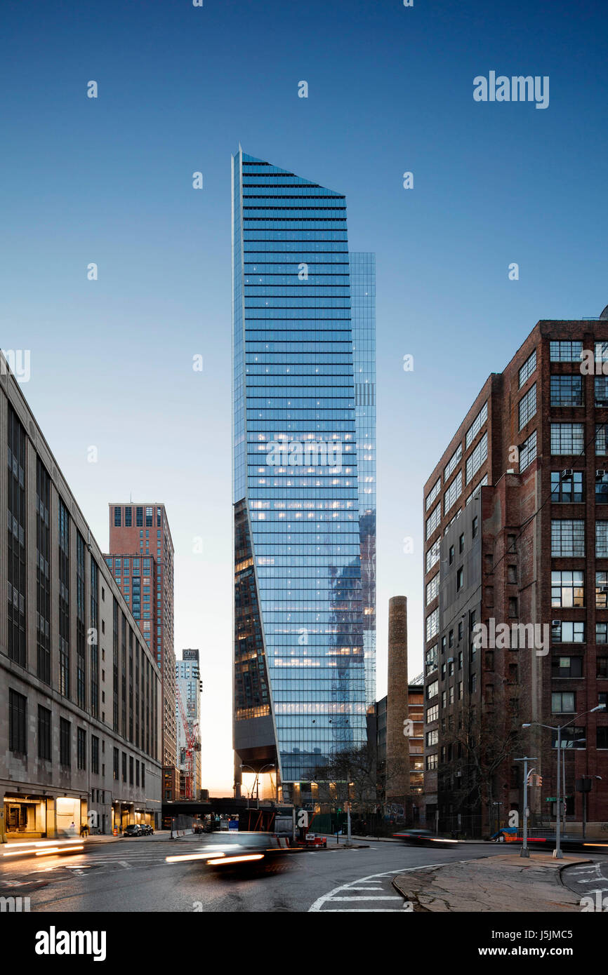 Vista in elevazione esterna della facciata est. 10 cantieri Hudson, New York, Stati Uniti. Architetto: Kohn Pedersen Fox Associates (KPF), 2016. Foto Stock