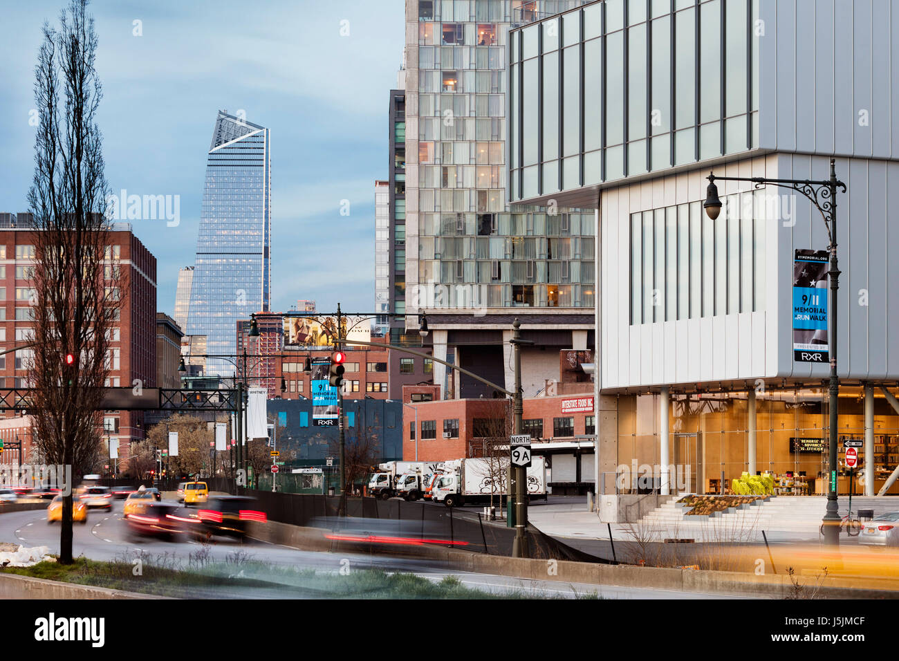 Vista contestuale dal West Side Highway, mostrando il Whitney Museum dell' estrema destra. 10 cantieri Hudson, New York, Stati Uniti. Architetto: Kohn Ped Foto Stock