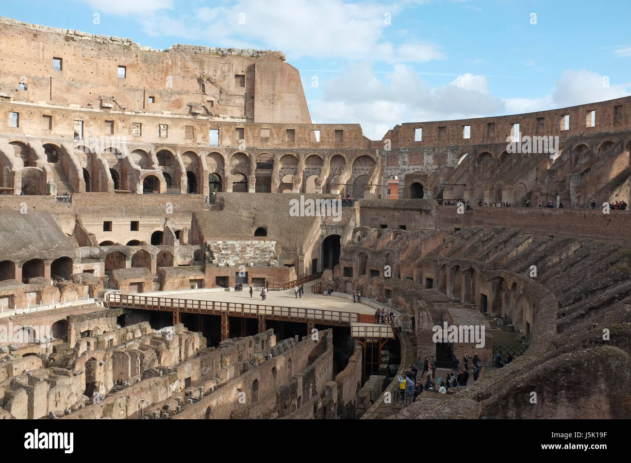 Il Colosseo o il Colosseo, nella zona centrale di roma, Italia Foto Stock