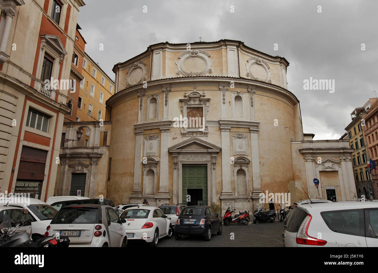 Vista esterna della chiesa Canonica di San Bernardo alle Terme di Roma, Italia Foto Stock