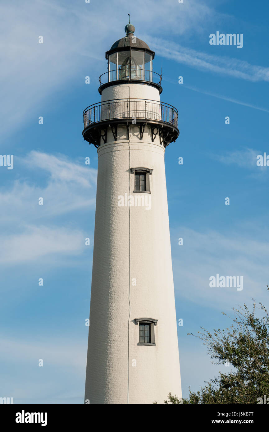 San Simons Island Lighthouse bagnata nel tardo pomeriggio di luce dorata, San Simons Island, Georgia Foto Stock