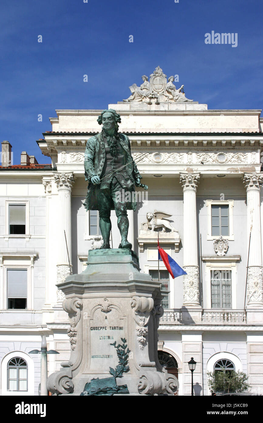 Monumento statua town hall square musicista compositore istria fiddler piazza Foto Stock