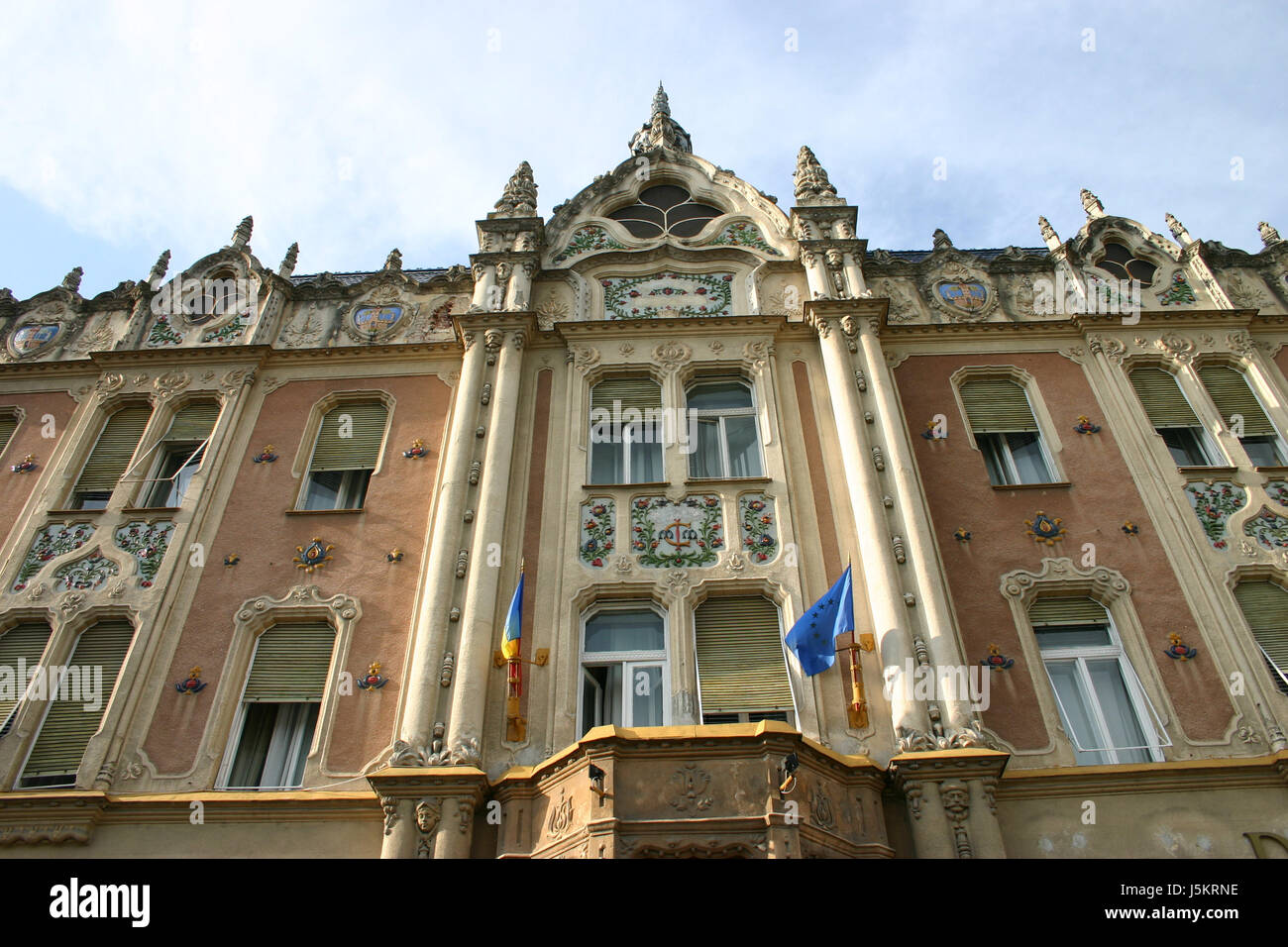 Blu hotel storica facciata nord della Romania balcani firmamento cielo viaggio in viaggio Foto Stock