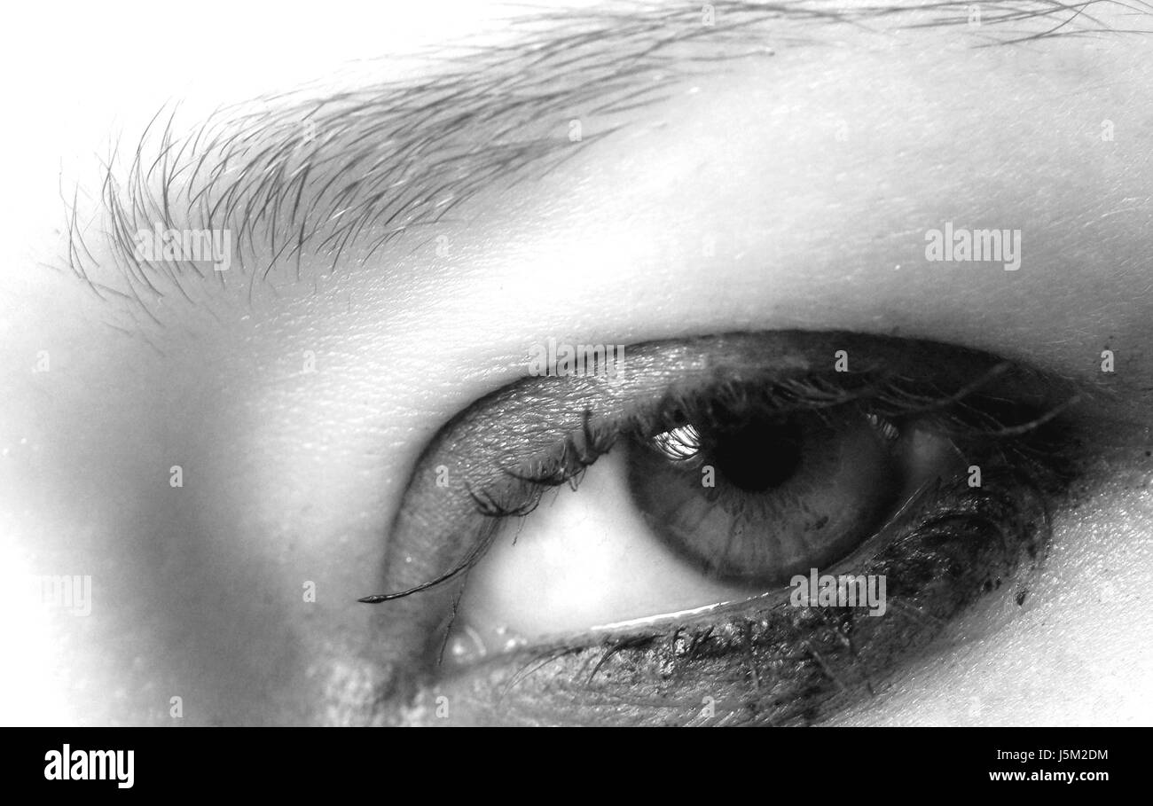Macro Close-up di ammissione macro vista ravvicinata triste occhio organ bw vicino drammatico Foto Stock