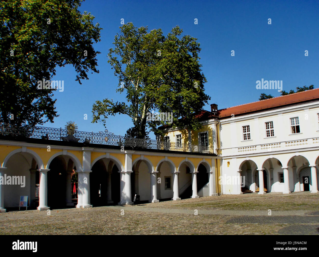 Chiesa barocca di fasto chiostro chiesa collegiata eisenhttenstadt frankfurt Foto Stock