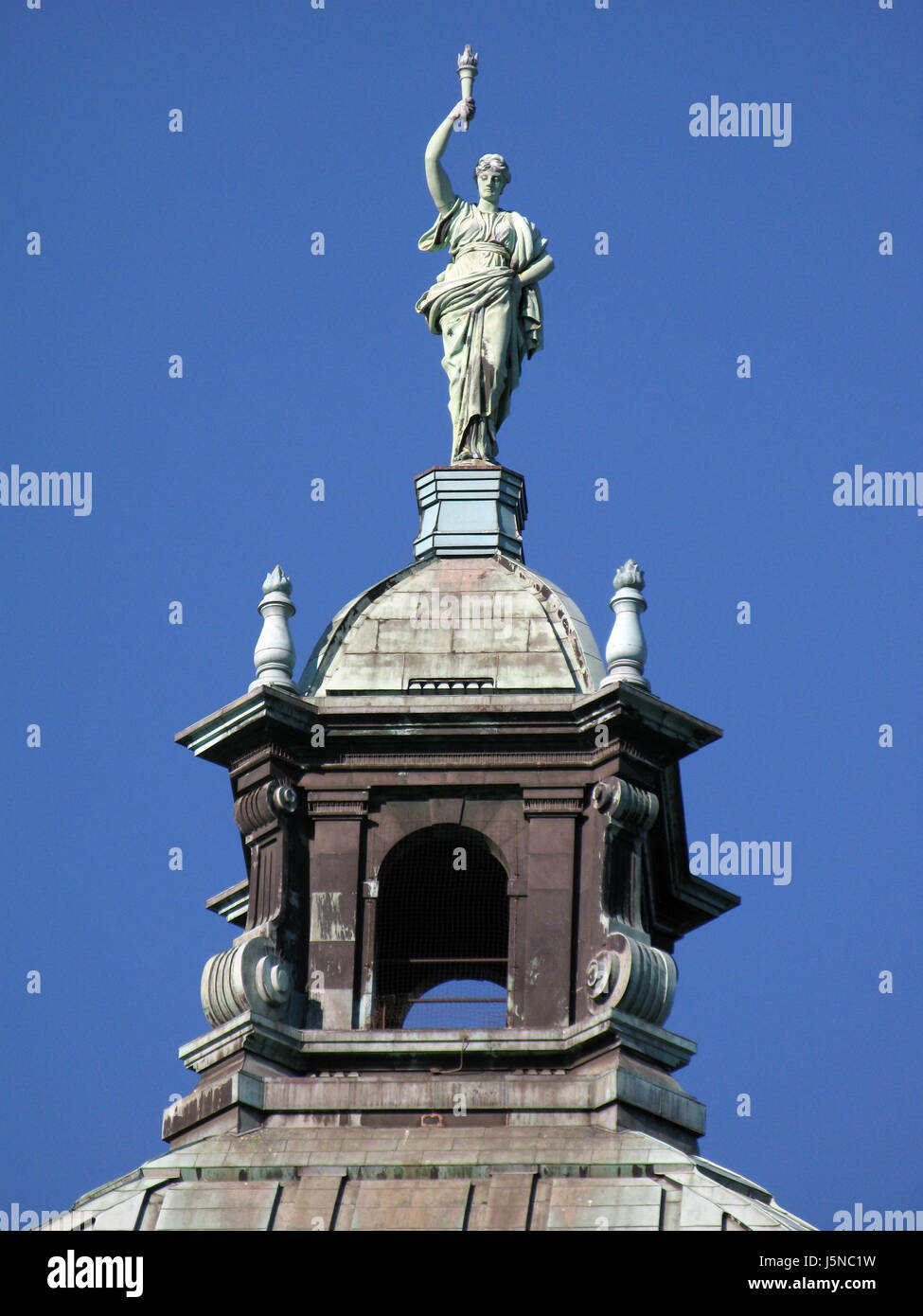 Dettaglio storico tetto di rame Sassonia Lipsia giurisdizione torcia edificio di legge Foto Stock