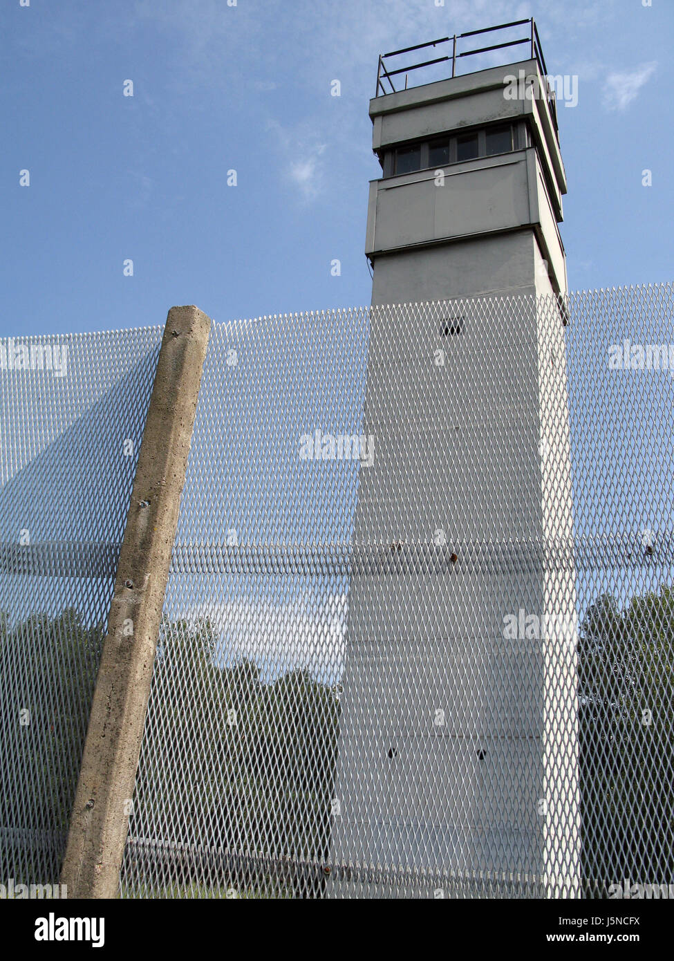 Recinzione elba fuga tedesca torre di guardia di frontiera nazionali elberadweg gdr Foto Stock