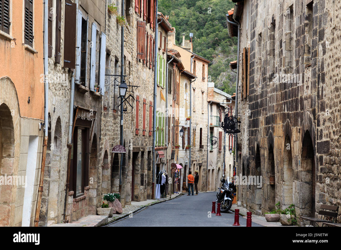 Francia, Pirenei Orientali, Villefranche de Conflent, etichettato Les Plus Beaux Villages de France (i più bei villaggi di Francia), St-Jean Street Foto Stock