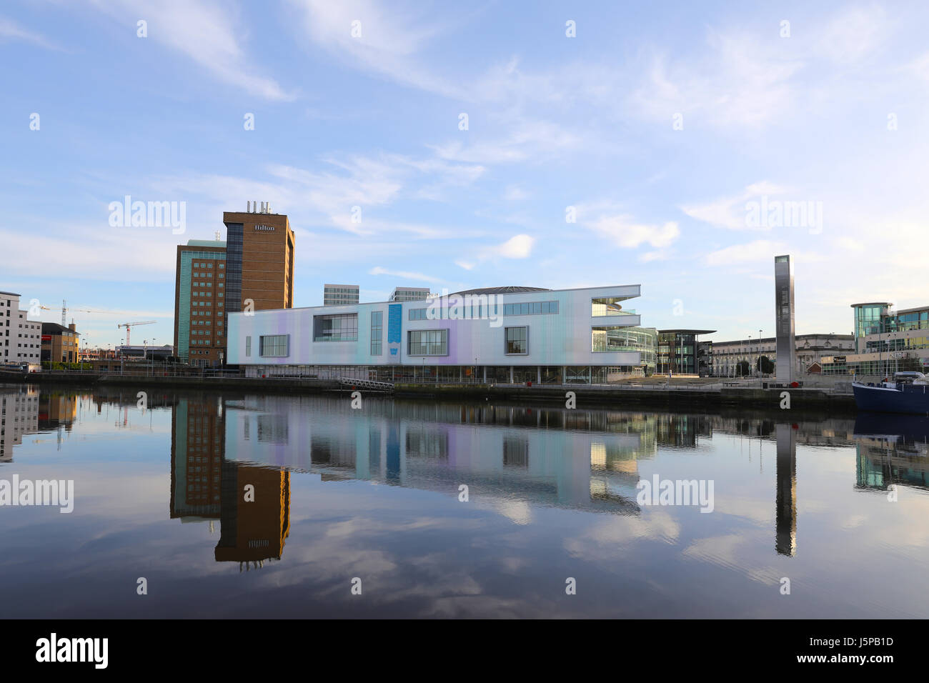 Belfast Waterfront è un multi-purpose conferenza e un centro di intrattenimento, a Belfast, Irlanda del Nord. Foto Stock