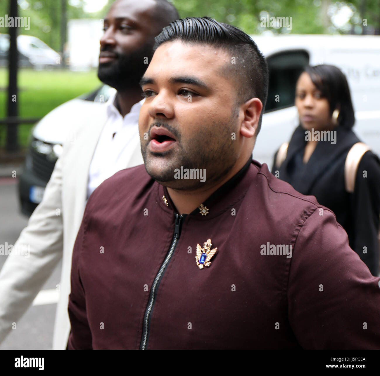 Londra, Regno Unito. 18 Maggio, 2017. Pic mostra: Shahid Khan, noto con il suo nome di fase Naughty Boy, è un inglese DJ, produttore record, compositore e musicista Ivor Novello awards London Grosvenor House Hotel Stelle in moltitudini oggi 18/5/17 foto da Gavin Rodgers/ Pixel8000 Credit: Gavin Rodgers/Alamy Live News Foto Stock