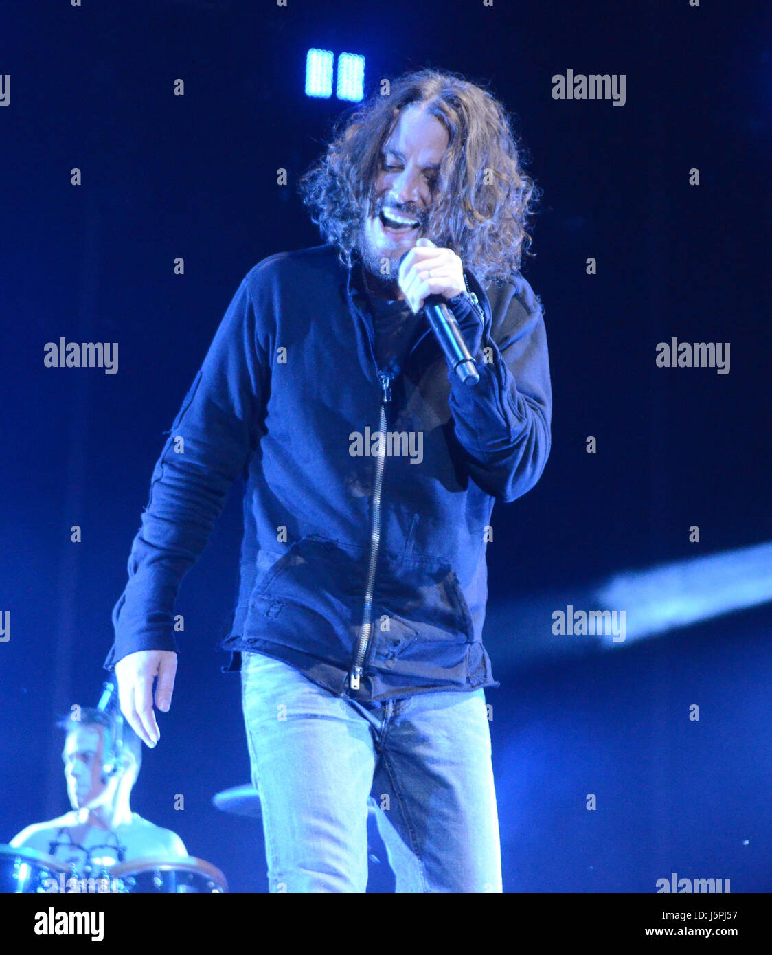 13 maggio 2017: cantante e cantautore Chris Cornell suona con la sua band Soundgarden durante l'invasione del nord Festival di musica nel Somerset, Wisconsin. Ricky Bassman/Cal Sport Media Foto Stock