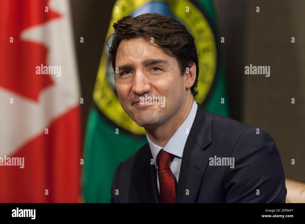 Seattle, Washington: il primo ministro canadese Justin Trudeau si incontra con il Governatore Jay Inslee per discutere le questioni pertinenti al nord-ovest del Pacifico. Trudeau e Inslee sono attesi per discutere delle opportunità per promuovere ulteriormente la collaborazione regionale in materia di commercio, trasporti, sviluppo del business e di azione per il clima. Stato di Washington e British Columbia stanno attualmente lavorando insieme attraverso diverse iniziative quali la fattibilità di ultra high-speed rail da Seattle a Vancouver, B.C. Credito: Paolo Gordon/Alamy Live News Foto Stock