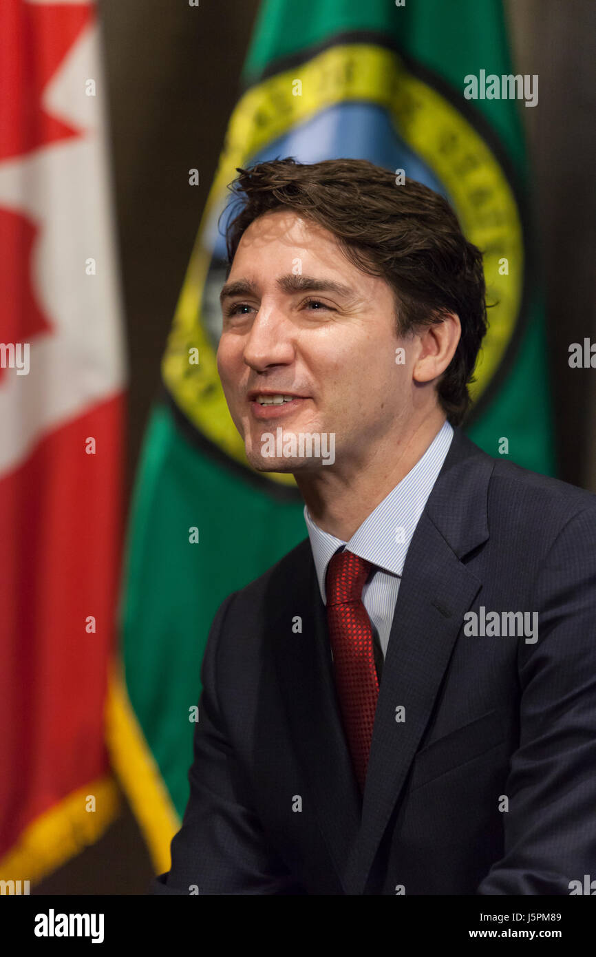 Seattle, Washington: il primo ministro canadese Justin Trudeau si incontra con il Governatore Jay Inslee per discutere le questioni pertinenti al nord-ovest del Pacifico. Trudeau e Inslee sono attesi per discutere delle opportunità per promuovere ulteriormente la collaborazione regionale in materia di commercio, trasporti, sviluppo del business e di azione per il clima. Stato di Washington e British Columbia stanno attualmente lavorando insieme attraverso diverse iniziative quali la fattibilità di ultra high-speed rail da Seattle a Vancouver, B.C. Credito: Paolo Gordon/Alamy Live News Foto Stock