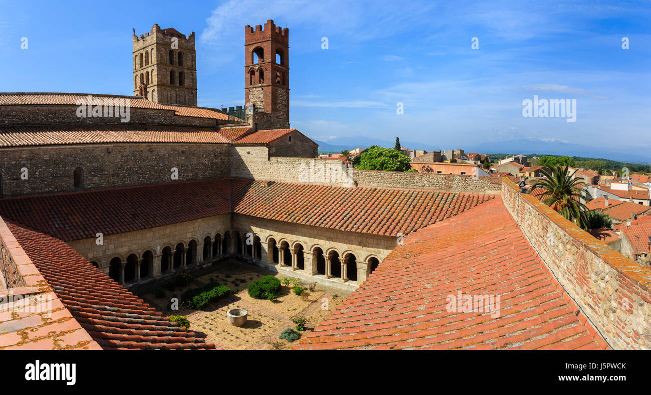 Francia, Pirenei Orientali, Elne, Cattedrale di Elne, chiostro romanico Foto Stock