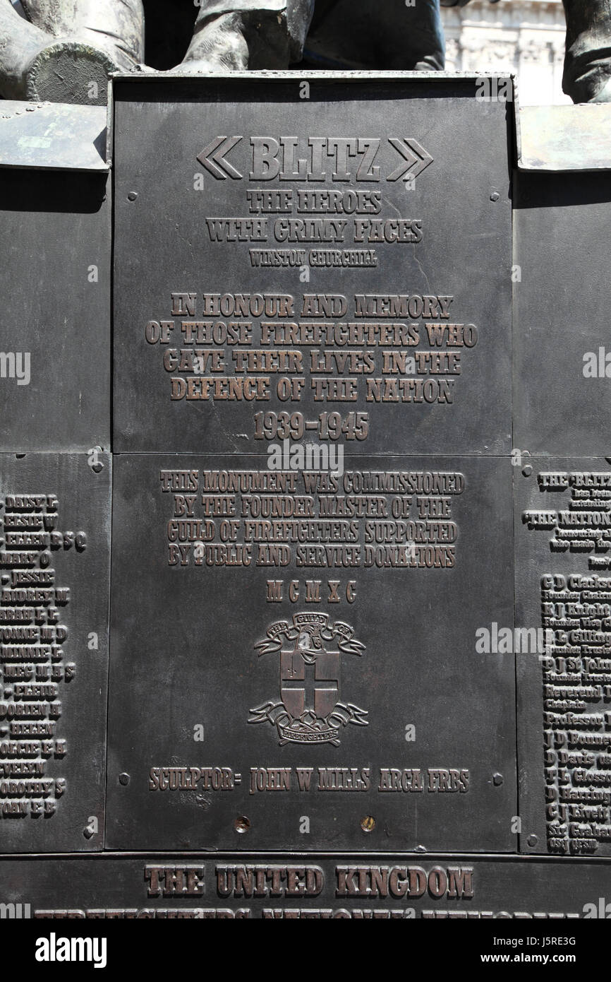 Dettaglio dei Vigili del Fuoco Nazionale Memorial, originariamente dedicata ai vigili del fuoco che sono morti durante il Blitz della II Guerra Mondiale Foto Stock