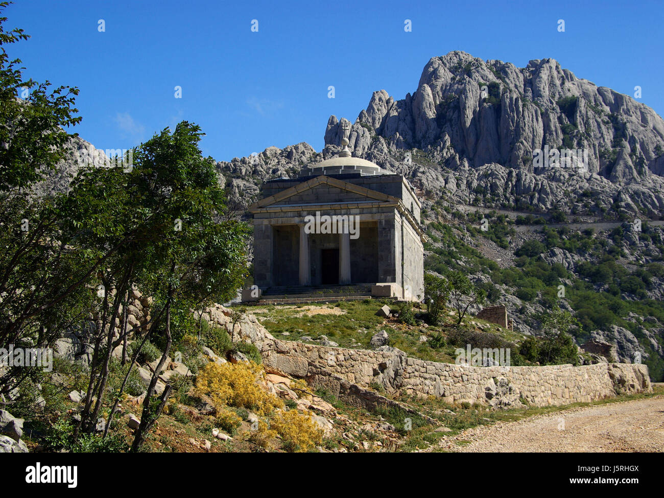 Blu monumento della chiesa memoriale la polvere di pietra cappella cloud estate summerly guerra rock Foto Stock